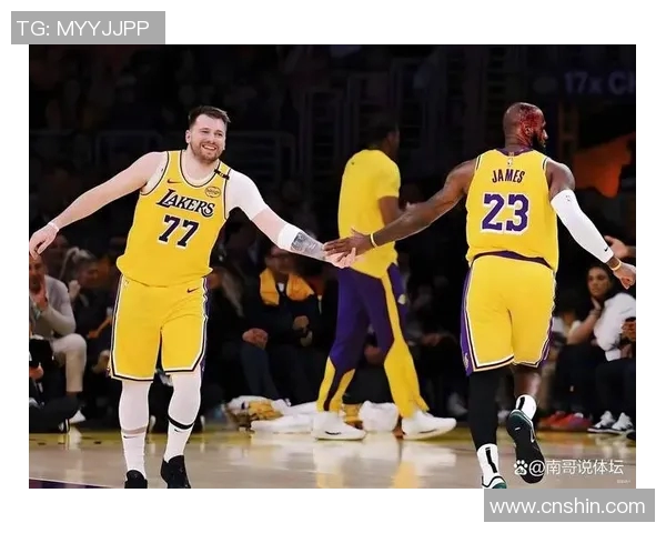 湖人对阵灰熊第六场激战回顾球员表现与战术分析全景呈现